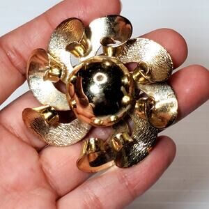 Spiral Curl Fan Gold Tone Brooch Vtg Unsigned 2"